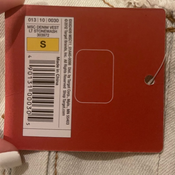 Massimo Supply Co. Light Washed Faded and Slightly Distressed Fitted Vest - Picture 6 of 6